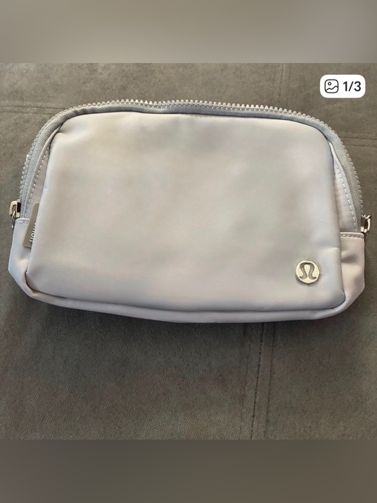 Handbags - Lululemon Silver Drop 1L